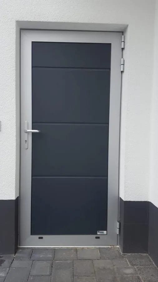 Nebeneingangstüre